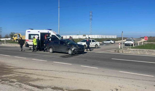 İpsala’da iki otomobil çarpıştı: 8 yaralı