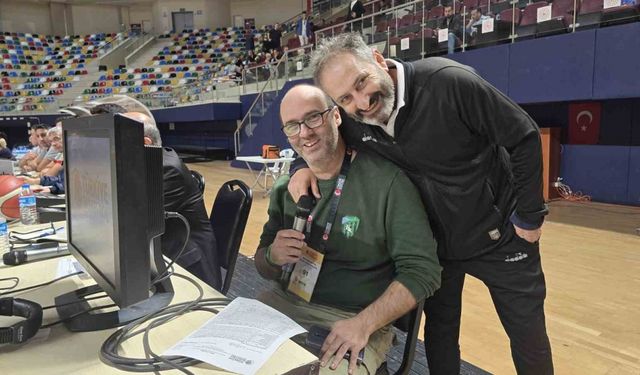 Kadınlar Basketbol Süper Ligi maçında anonsçu olmayınca görev gazeteciye düştü