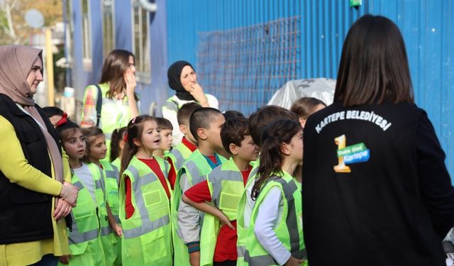 Kartepe’de öğrencilere geri dönüşüm bilinci aşılanıyor