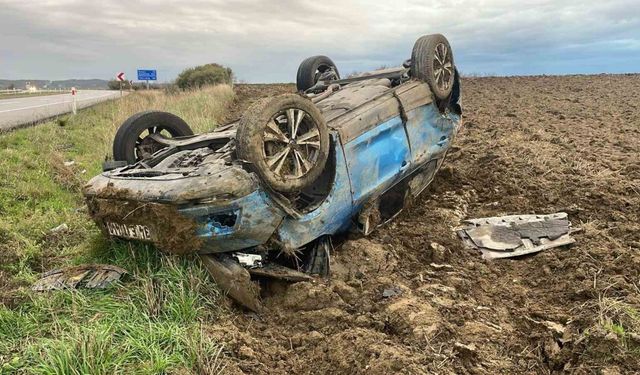 Keşan’da otomobil takla attı: 2 yaralı