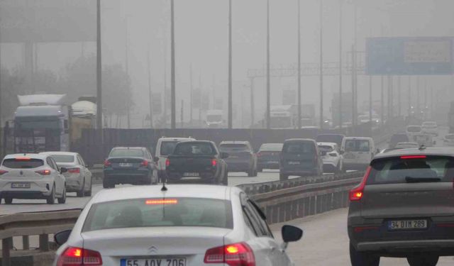 Kocaeli’de etkili olan sis sürücülere zor anlar yaşattı