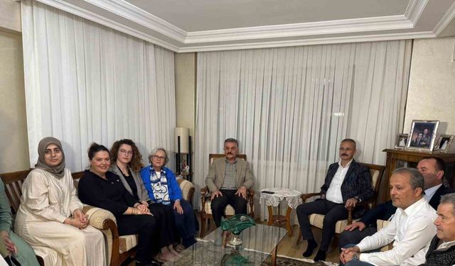 MHP, "Terörsüz Türkiye" hedefiyle kapı kapı vatandaşla buluşuyor