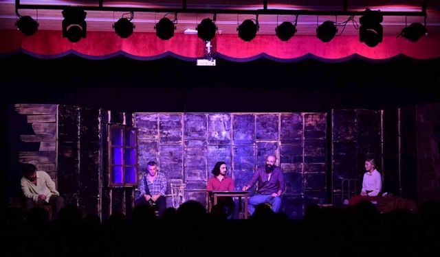 Osmangazi Belediyesi, ‘Duvarların Ötesi’ni sanatseverlerle buluşturdu