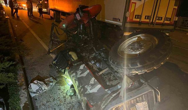 Tır ile traktörün çarpıştığı kazada karı koca hayatını kaybetti