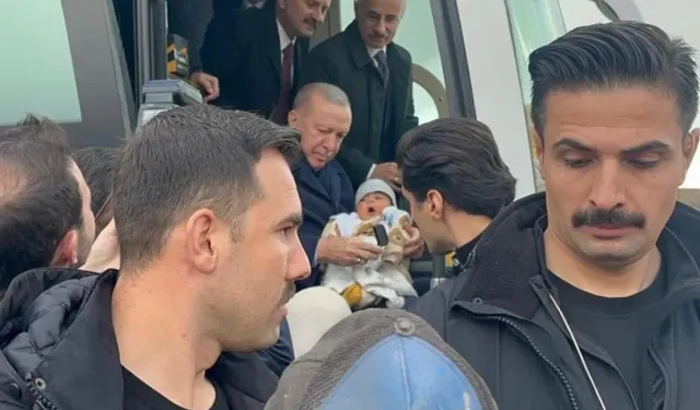 Cumhurbaşkanı Erdoğan, 4 aylık bebeği görünce konvoyu durdurdu