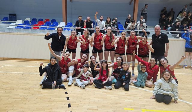 Bursa'da kazanan Orhaniye Voleybol