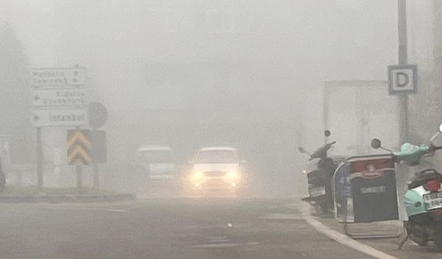 Hayrabolu’da yoğun sis hayatı olumsuz etkiledi