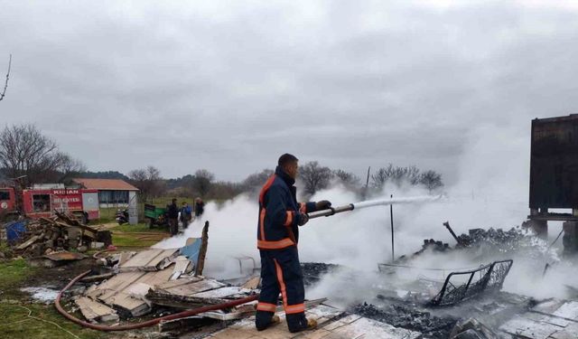 Keşan’da çıkan yangınlarda 2 ev kullanılamaz hale geldi