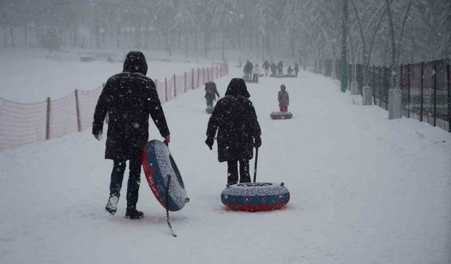 Kış turizminin gözdesi Kartepe'de kar sevinci