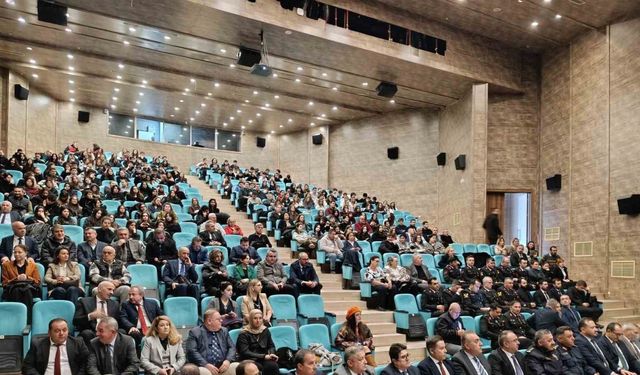 Tekirdağ’da Yahya Kemal Beyatlı anıldı