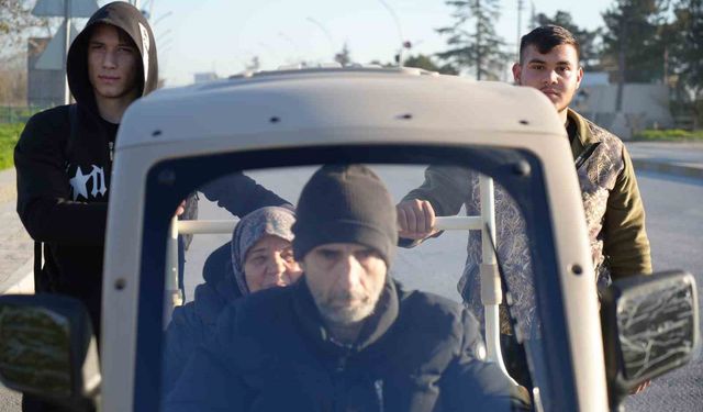 Validen örnek davranış sergileyen liseli gençlere teşekkür