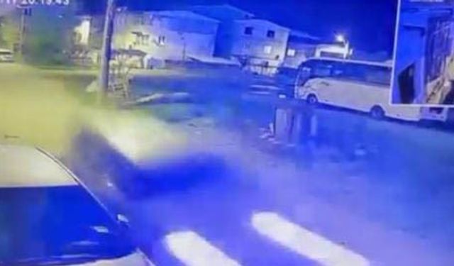 Bursa'da park halindeki otomobile çarpıp kaçtı