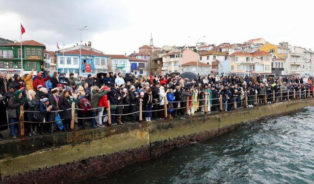 Bursa'da denizden haç çıkardılar