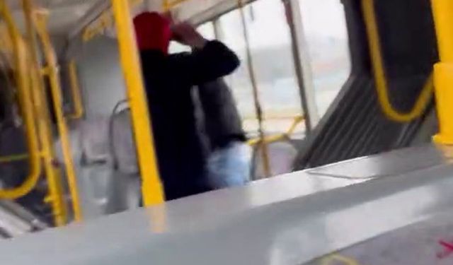 Bursa'da otobüsün içinde tekme tokat böyle darp etti