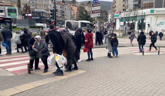 Bursa’da sert rüzgâr vatandaşlara zor anlar yaşattı