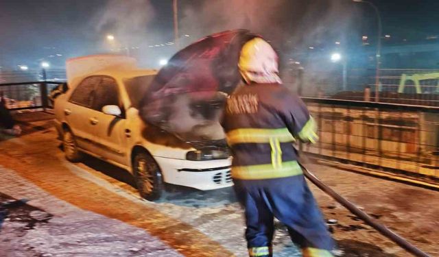 Araç yangını kısa sürede söndürüldü