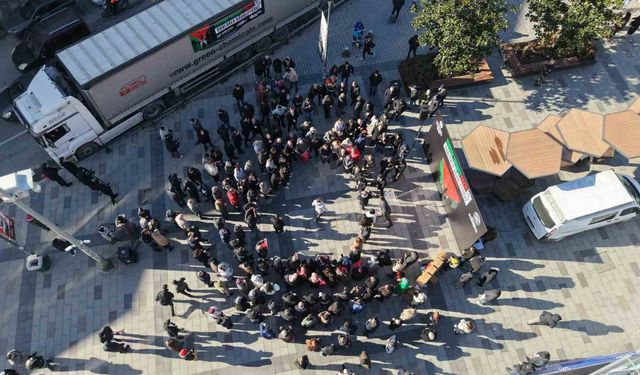 Arnavutköy'den Gazze'ye yardım tırı dualarla uğurlandı