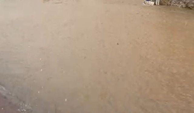 Bozcaada'da sokaklar göle döndü