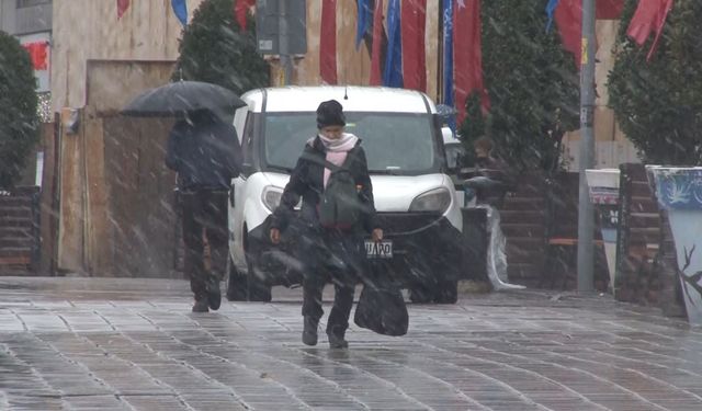 Esenler'de kar yağışı