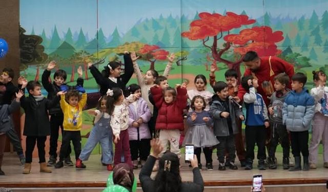 Gölcük'te öğrenciler için 'Ara Tatil Tiyatro Şenliği' başladı