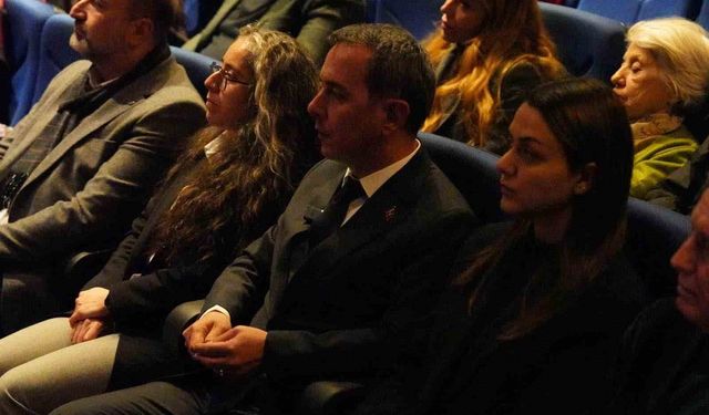 Görme Engelli Ressamın Braille tekniğiyle yaptığı resimler beğeni topladı