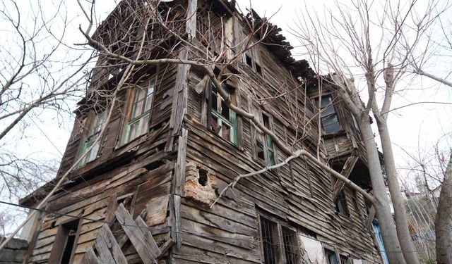İzmit'in tarihe tanıklık eden evleri restorasyon bekliyor