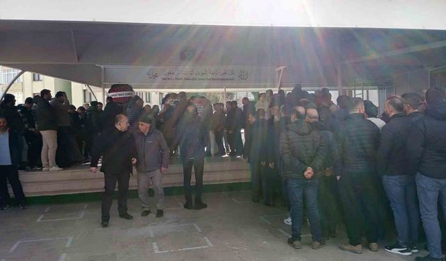 Kocaeli'de forkliftin altında kalan işçi son yolculuğuna uğurlandı