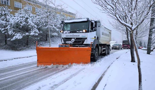 Sakarya'da kar yağışı sonrası kapanan 45 grup yolundan 33'ü ulaşıma açıldı