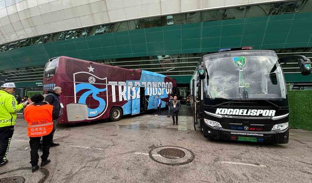 Trabzonspor ve Kocaelispor, stadyuma giriş yaptı