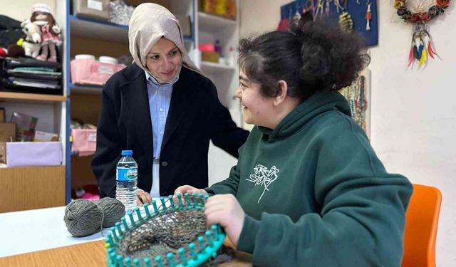 Vali Sözer'in eşi Zeynep Sözer'den engelli bireylere destek