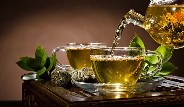 Uzmandan uyarı: "Bitki çayları ilaç gibi etki edebiliyor"