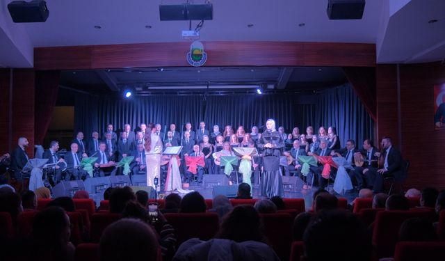 Sanatseverler İnegöl’de müzikle dolu bir gece yaşadı