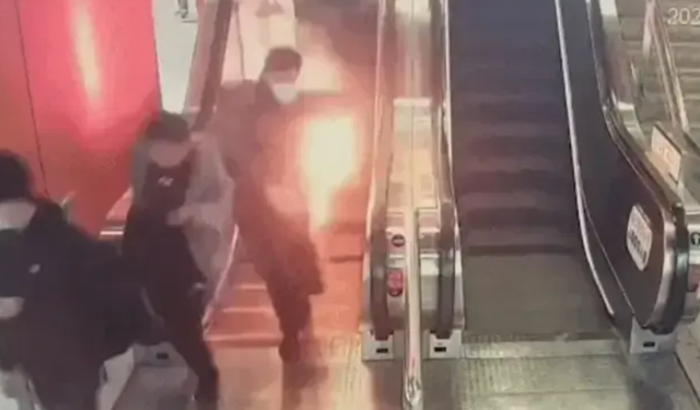 Metroda Dehşet! Cebindeki Powerbank Patladı, Yolcu Alev Aldı