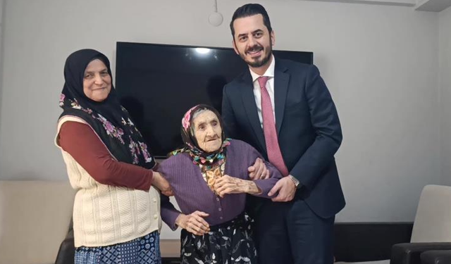 Bursa'da 121 yaşındaki Saadet teyzenin Recep Tayyip Erdoğan isteği yerine getirildi