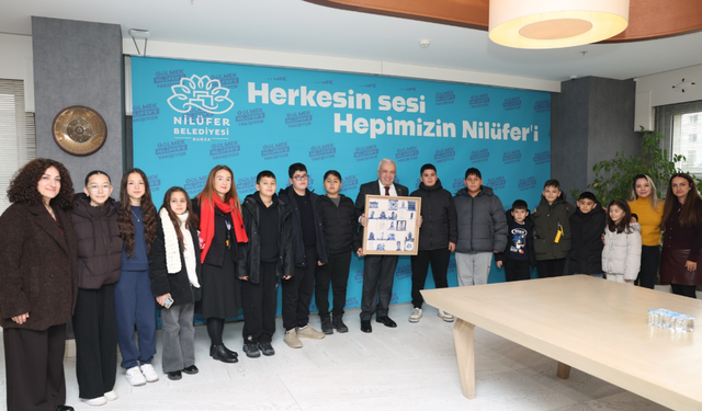 Badırgalı çocuklar el emeklerini Başkan Şadi Özdemir’e hediye etti