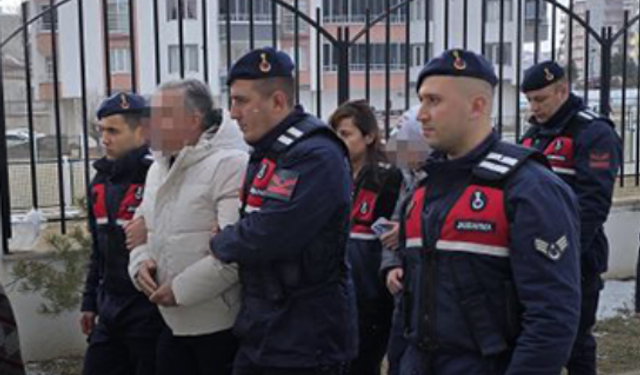 Ölen kardeşinin kimliğiyle 21 yıl geçirdi