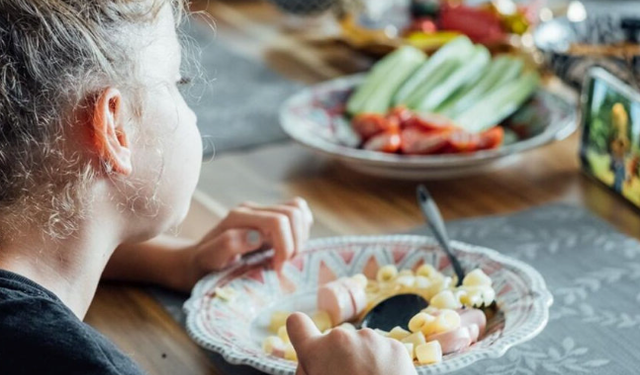 Ekran süresi arttıkça obezite riski büyüyor