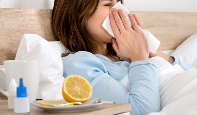 Uzmanından uyarı: "Yüksek ateş, şiddetli halsizlik, nefes darlığı gibi bulgular varsa hekime başvurulmalı