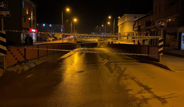 İnegöl'de alt geçitte su hattı patladı, trafik ulaşıma kapatıldı