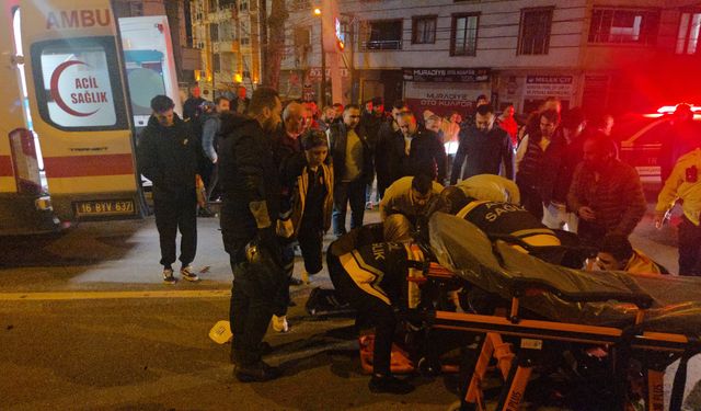Bursa'da motosiklet yayaya çarptı: 2 yaralı