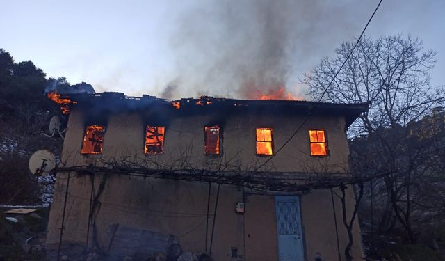 Bursa'da yaşlı kadın evinde çıkan yangında hayatını kaybetti