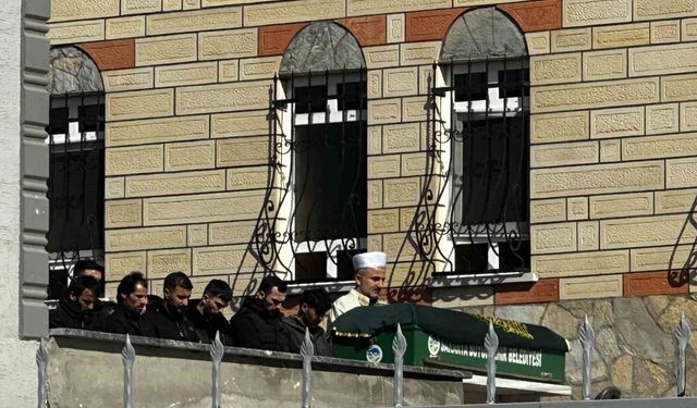 Aile cinayetinde kardeş toprağa verildi, abi tutuklandı