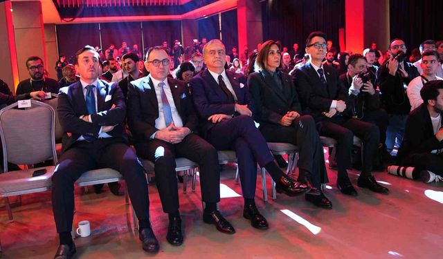 Beşiktaş'ta yeni transferler için imza töreni düzenlendi