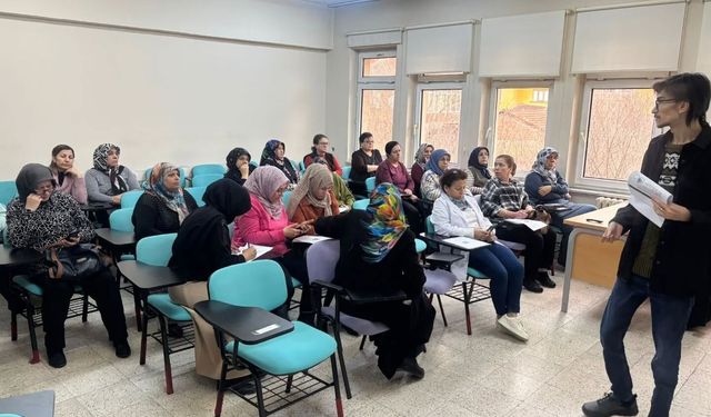 Bilecik'te kursiyerlere kumar bağımlılığı ve çocuk yetiştirme eğitimi