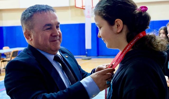 Bilecik'te satranç şampiyonlarına madalya