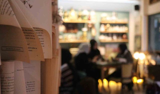 Bu kafenin kapısından giren geçmişe gidiyor