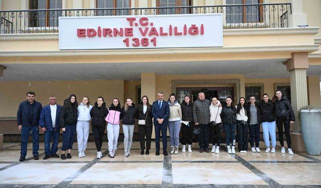 Bulgaristan Şampiyonu Kır Voleybol Takımı Edirne'de