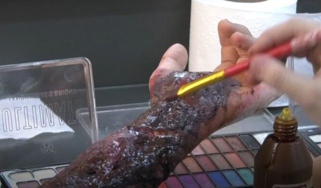 Bursa'da öğrencilerden gerçeği aratmayan özel efekt makyajları