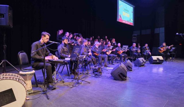 Çayırova'da Türk Halk Müziği Korosu konser verdi