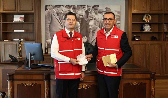 Çekmeköy Belediye Başkanı Orhan Çerkez ve eşinden Gazze'ye destek